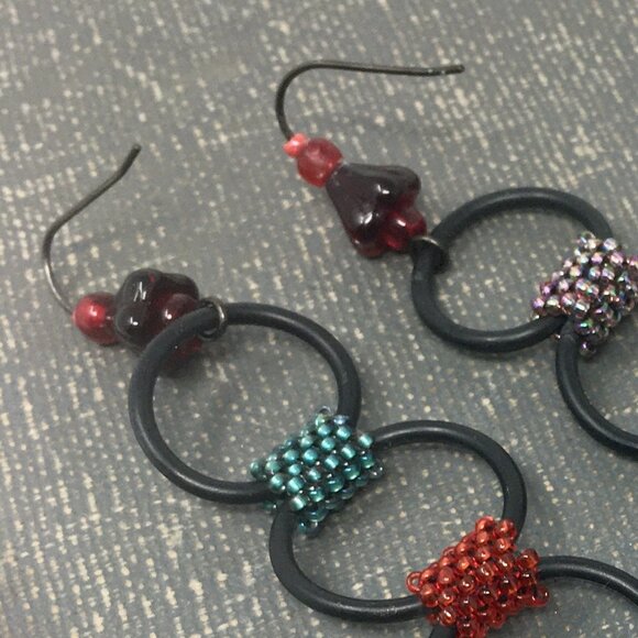 Handmade Long Black 'O' Shape Rubber Seed Bead Red Velvet Drop Dangle Earrings - Picture 13 of 13